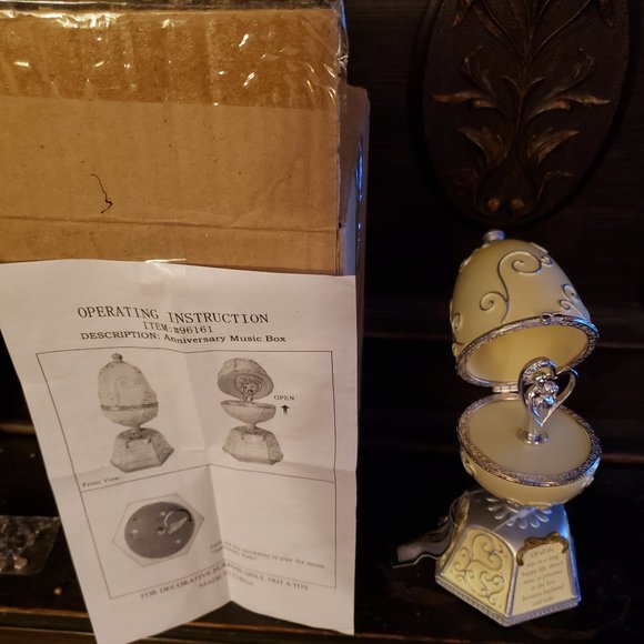Porcellan Egg Anniversary Music Box - Picture 1 of 6